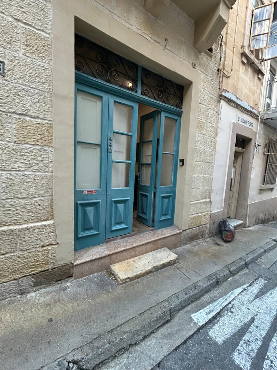Facade/entrance