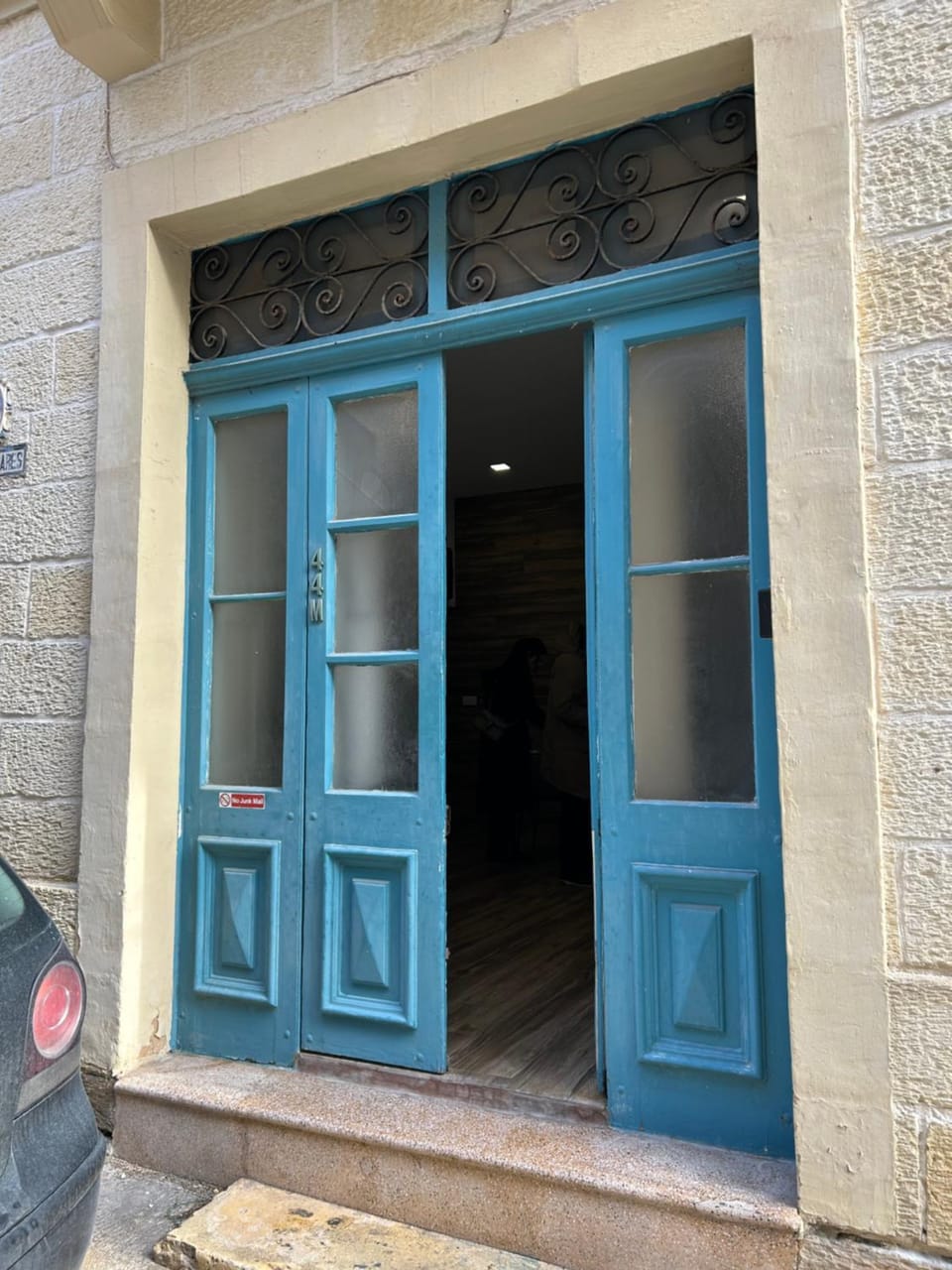 Facade/entrance