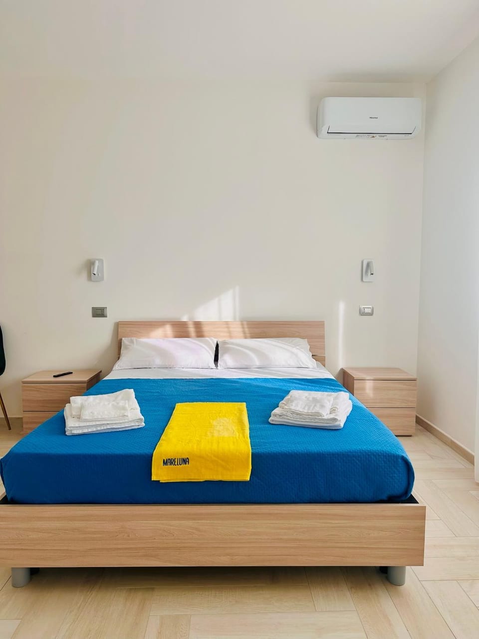 Bed, Photo of the whole room, Bedroom, towels, air conditioner