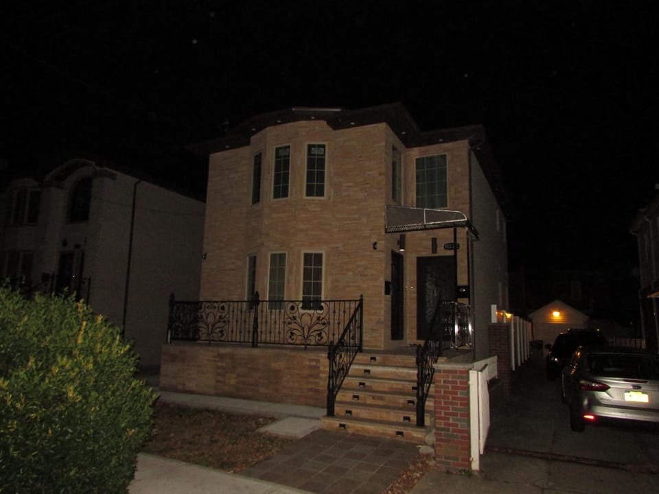 Cozy Rooms in Ozone Park Apartment in Ozone Park