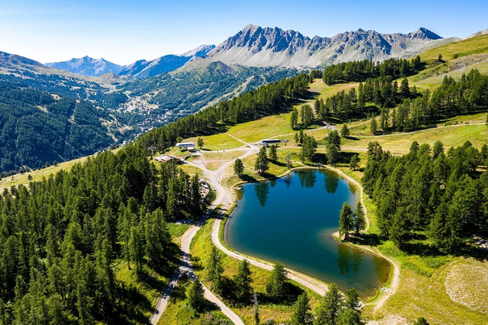 Nearby landmark, Spring, Day, Natural landscape, Activities, Activities, Summer, Lake view, Mountain view