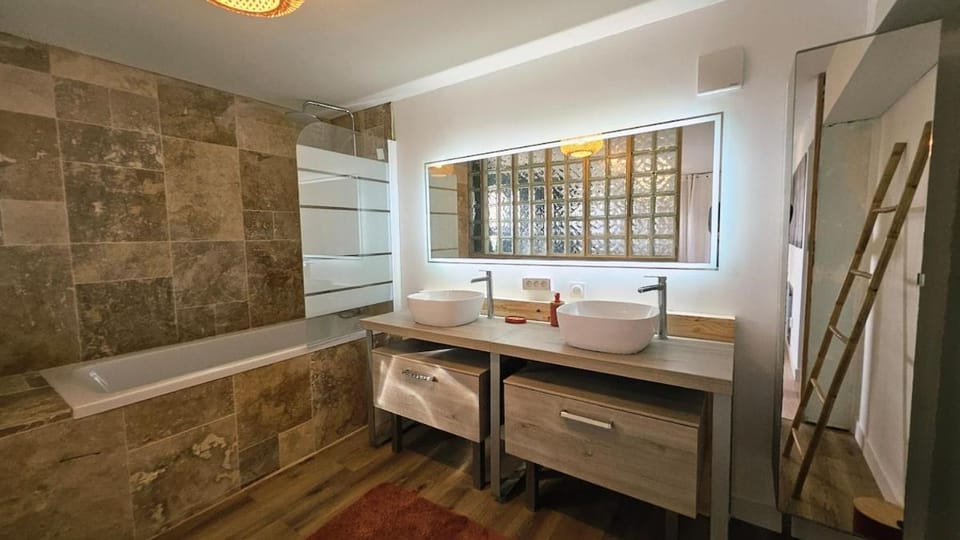 Maison familiale rénovée au calme a bon encontre House in Nouvelle-Aquitaine