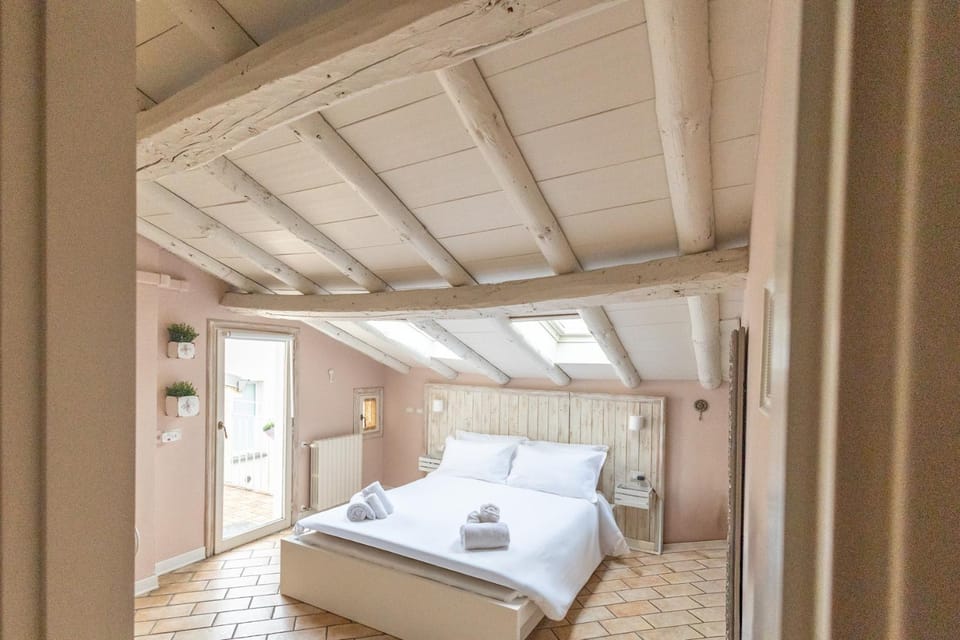 Bed, Balcony/Terrace, Bedroom