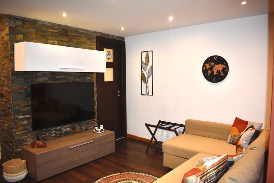 TV and multimedia, Living room, Evening entertainment