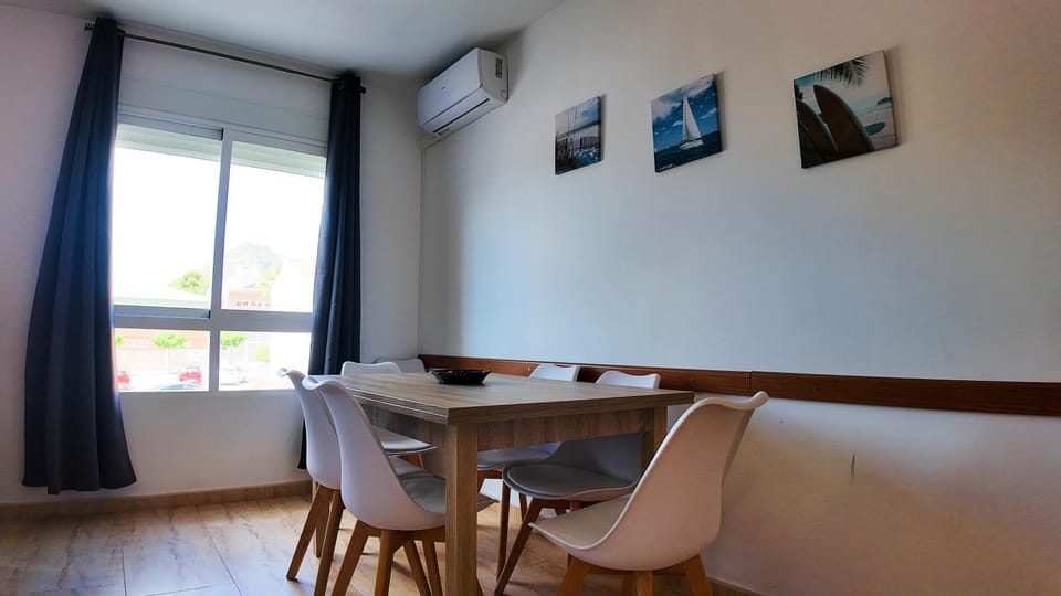 Living room, Seating area, Dining area, air conditioner