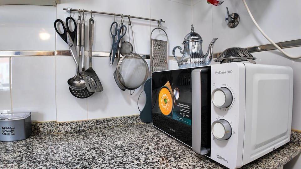 Kitchen or kitchenette, pet friendly, stove, toaster