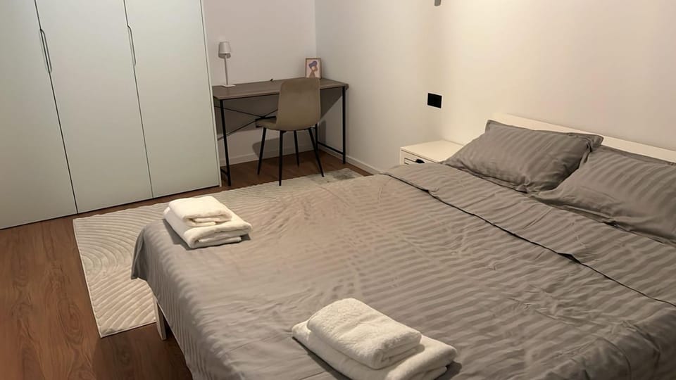 Bed, Photo of the whole room, Bedroom, towels, wardrobe