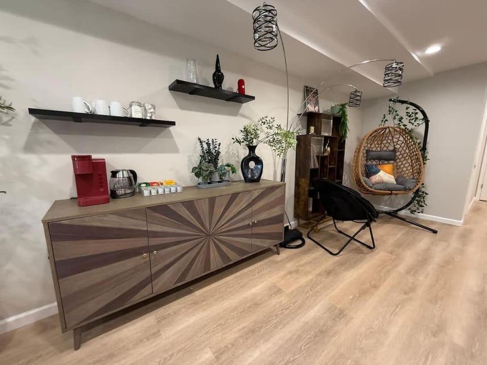 Entire Modern Cozy 2BR Apt mins SU LeMoyne DT Apartment in Dewitt