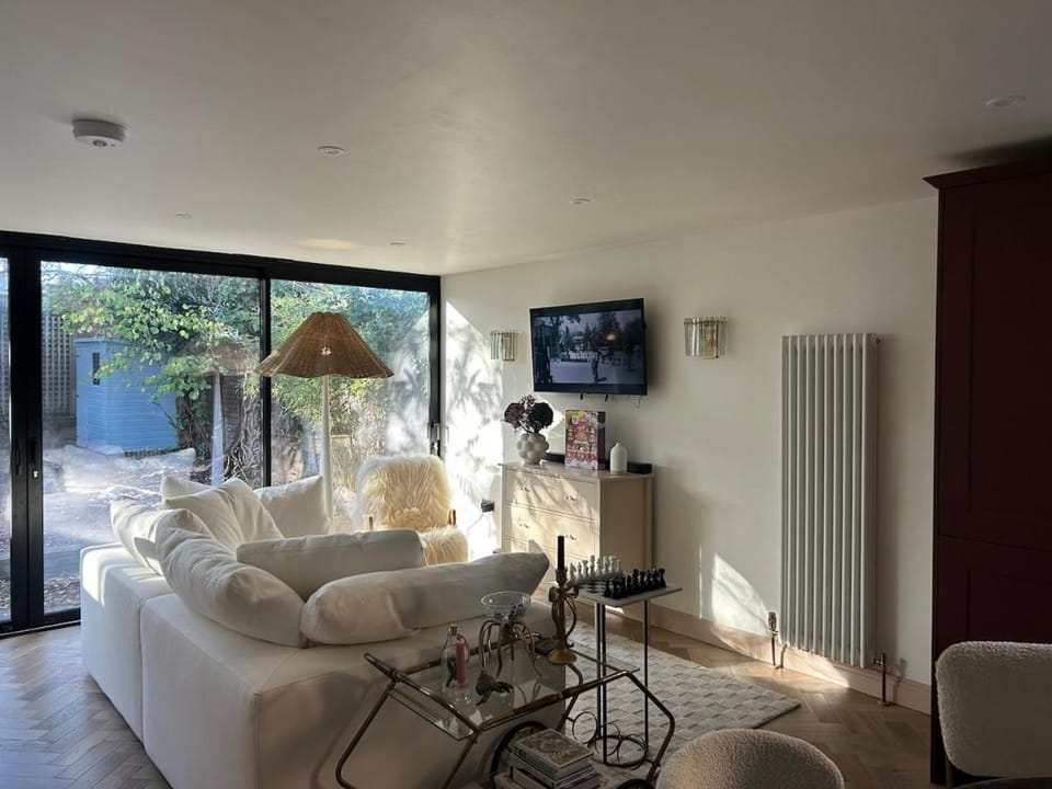New Luxury 3-Bed Flat in East Dulwich with Garden Apartment in London Borough of Southwark