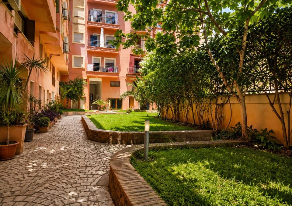VIVASTAY Marrakech - Chic apartment in Gueliz Pool and balcony Apartment in Marrakesh