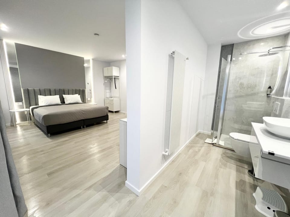 Shower, Bed, Bathroom, Photo of the whole room, Bedroom