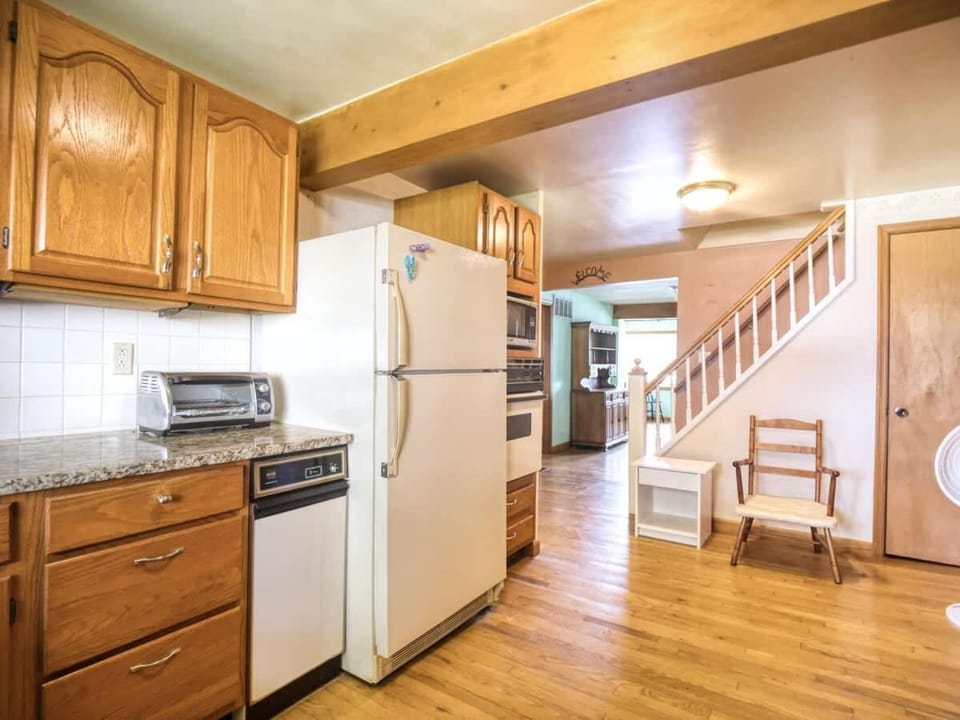 Boho Waterfront Getaway 5 Bedroom Retreat House in Solomons