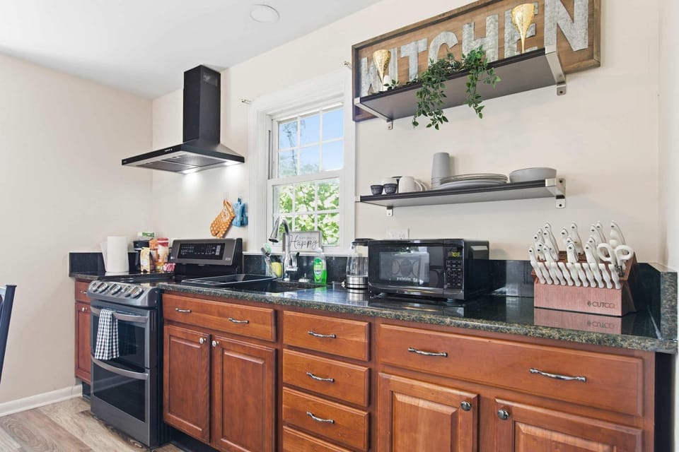 Waterfront Views with King Bed in Solomons Island Apartment in Dowell