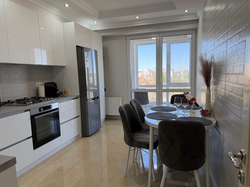 Kitchen or kitchenette, Seating area, Dining area, dishwasher, oven, stove