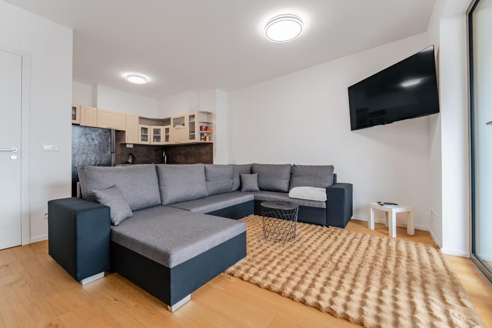 TV and multimedia, Kitchen or kitchenette, Living room