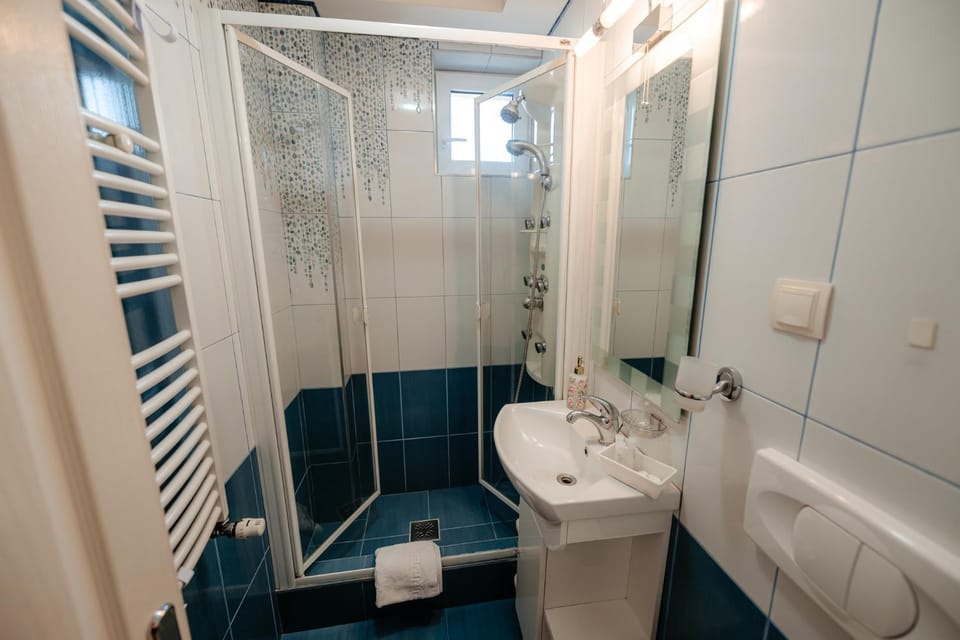 Downtown Cozy Retreat-Ultra Central Balcon&Parcare Gratuita Apartment in Romania