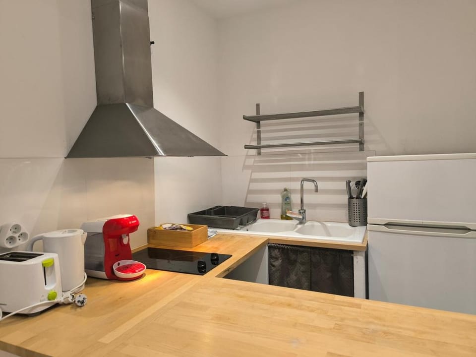 Coffee/tea facilities, stove, toaster