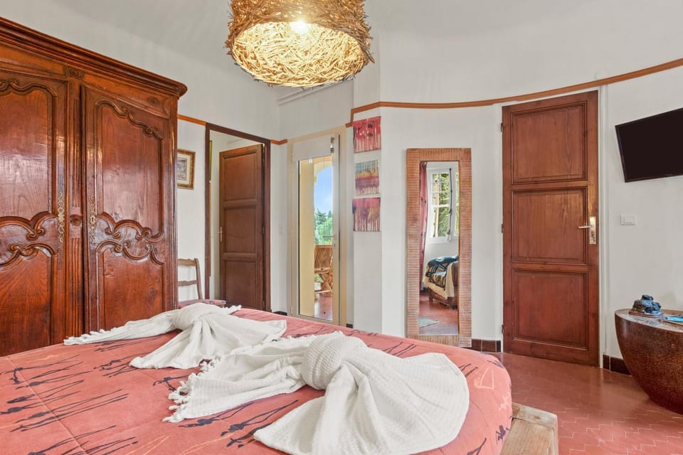 Living room, Bedroom