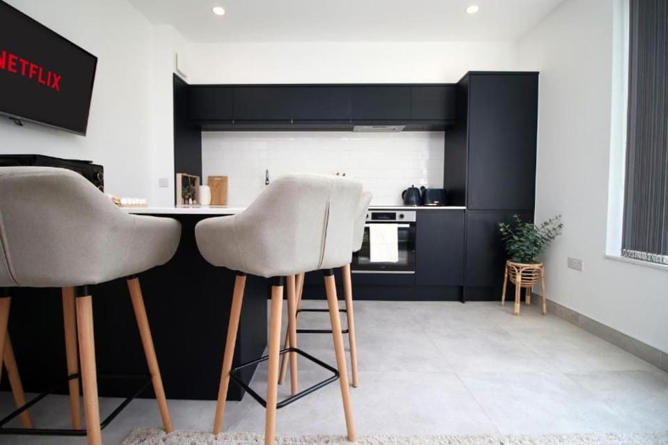 3 bedroom duplex flat Cardiff close to UHW & city centre Apartment in Cardiff