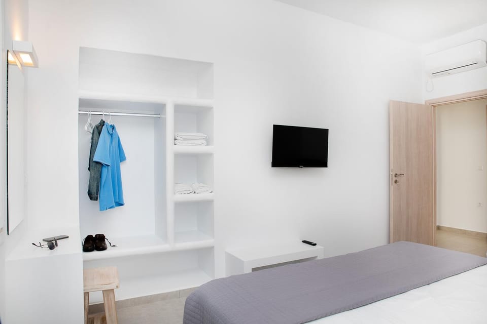 Living room, Bedroom