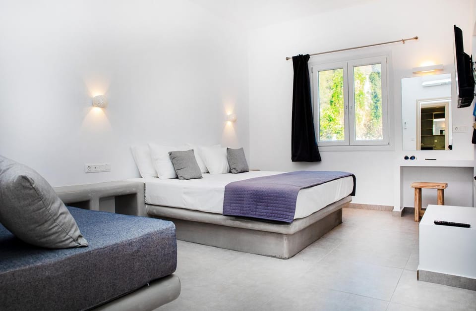 Property building, Living room, Bedroom