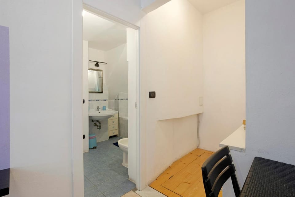 Bathroom, Living room