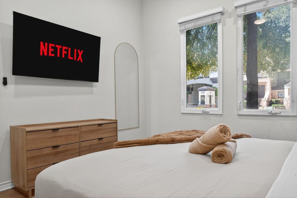 Bed, Photo of the whole room, Bedroom, towels