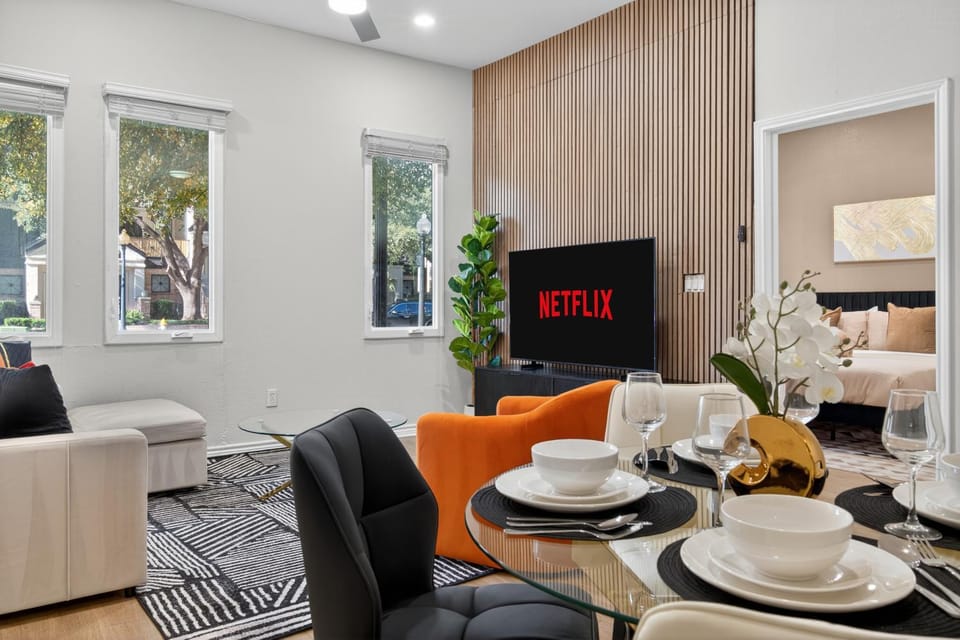 Living room, Dining area