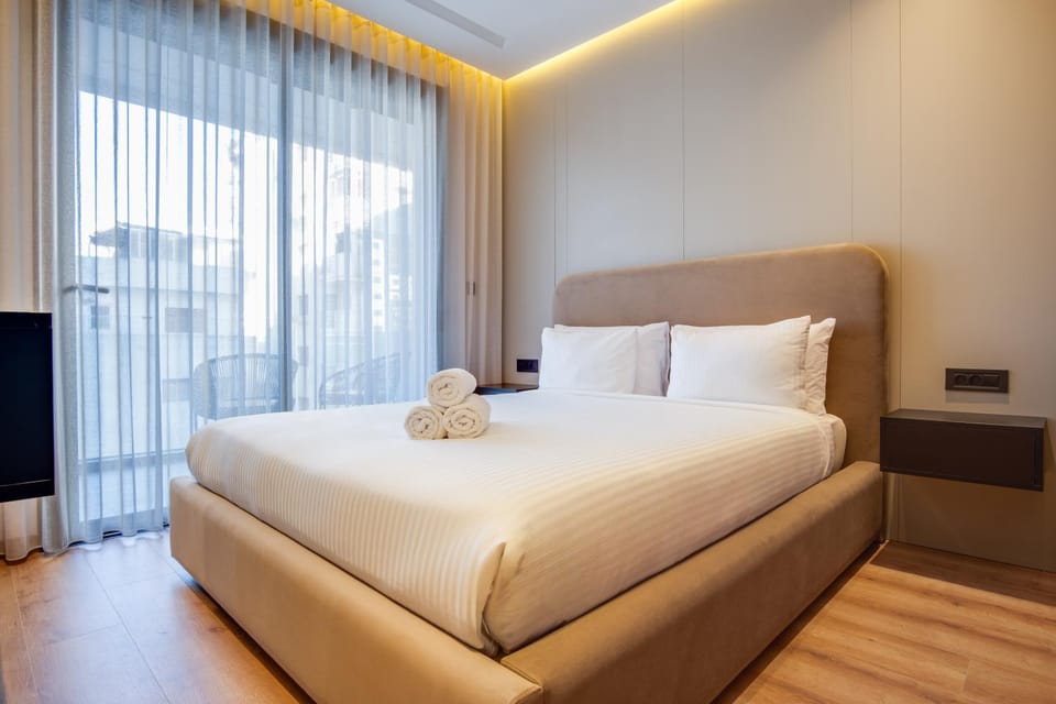 Bed, Living room, Photo of the whole room, Bedroom