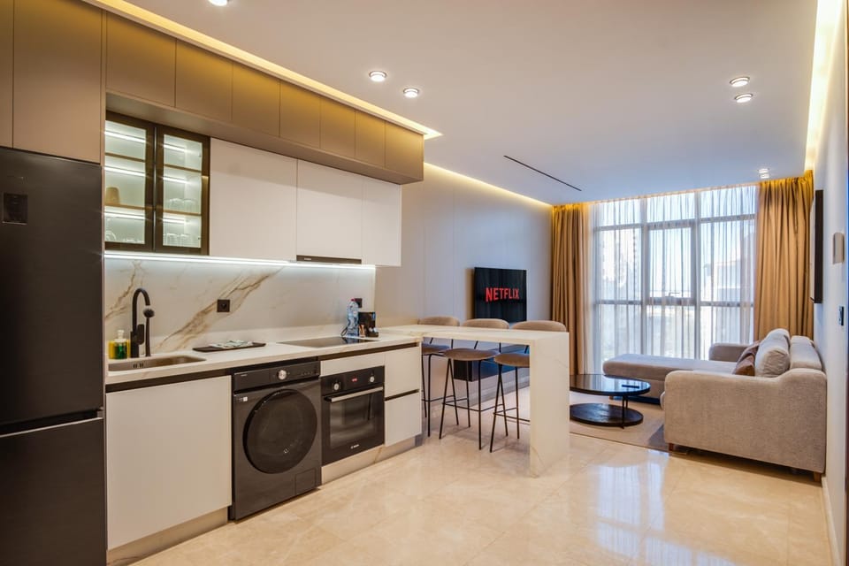 TV and multimedia, Kitchen or kitchenette, Living room, Seating area, Dining area, minibar, oven, stove, toaster, washing machine, dryer