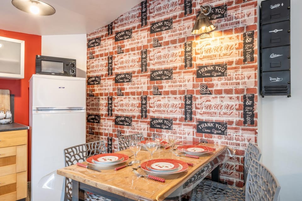 Property building, Kitchen or kitchenette, Living room