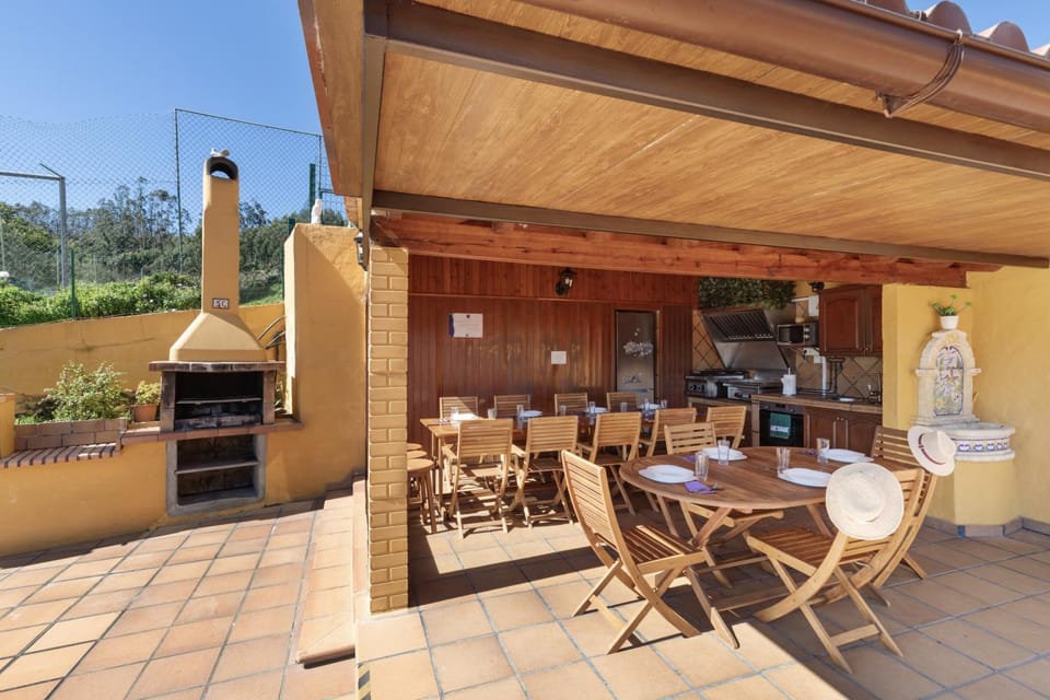 Property building, Balcony/Terrace, Living room