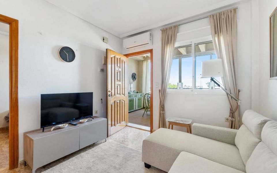 2-Bedroom Apartment with Solarium & Pool in Los Altos Apartment in Vega Baja del Segura