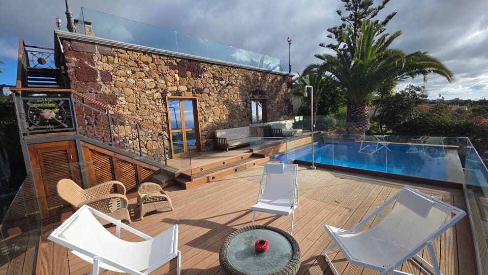 Property building, Pool view, Swimming pool, sunbed
