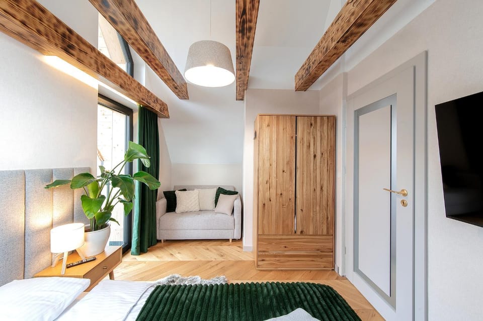 Bed, Photo of the whole room, Seating area, Bedroom, wardrobe