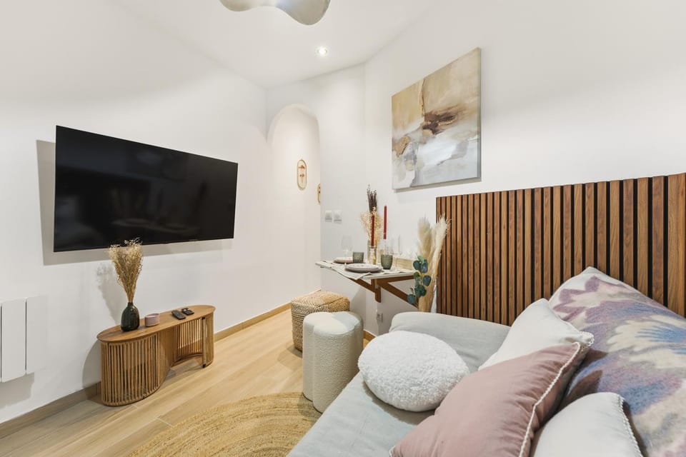 Paris City Center République AC Studio Apartment in Paris