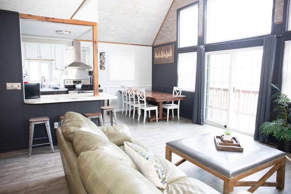 Kitchen or kitchenette, Seating area, Dining area