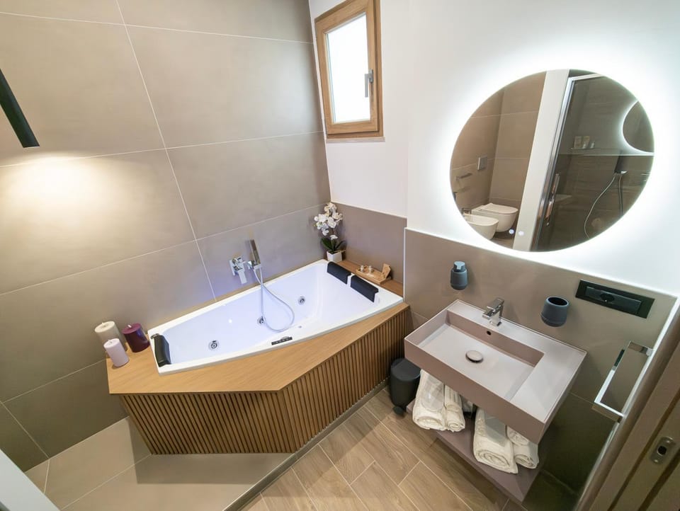 Bathroom, Bath, towels