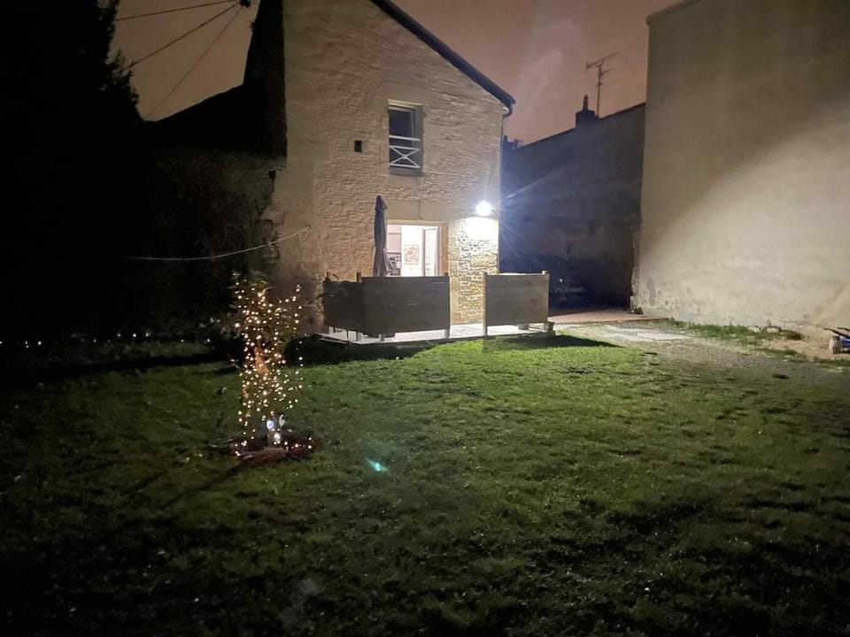Studio avec jardin terrasse et parking privé Apartment in Caen