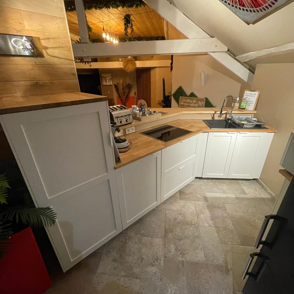 Kitchen or kitchenette