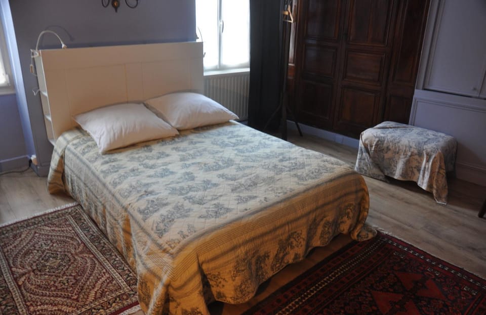 Bed, Photo of the whole room