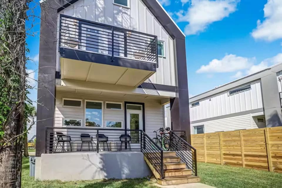 Stylish Lincolnville Home Minutes from Downtown & Beaches Pet Friendly Fenced Back Yard House in Saint Augustine