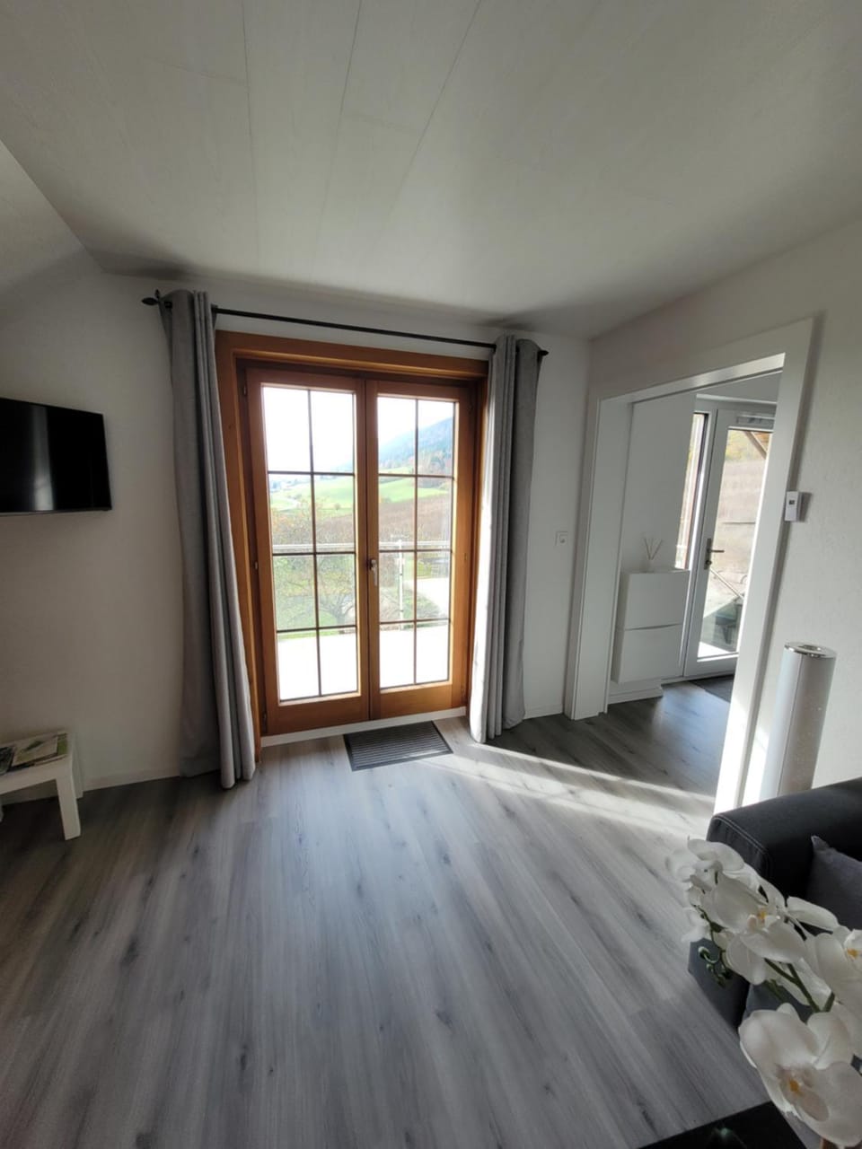 TV and multimedia, Photo of the whole room