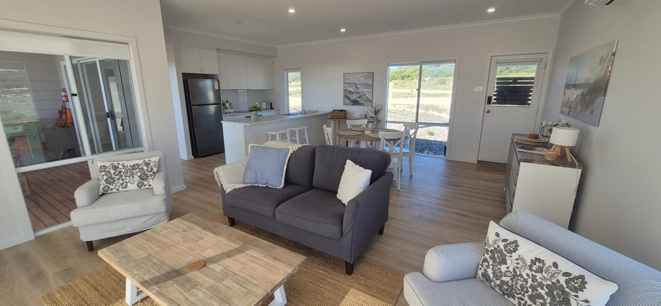 Pelican Lagoon Retreat House in South Australia