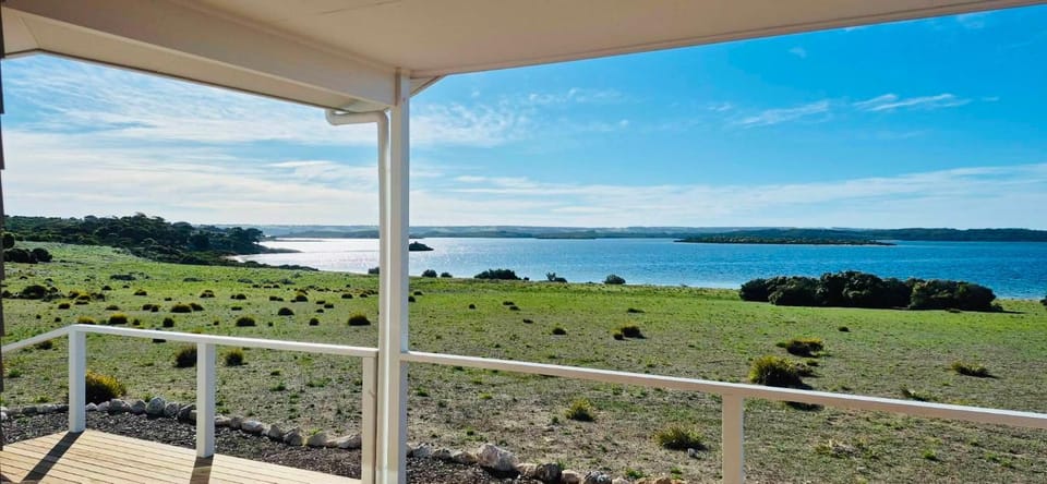 Pelican Lagoon Retreat House in South Australia