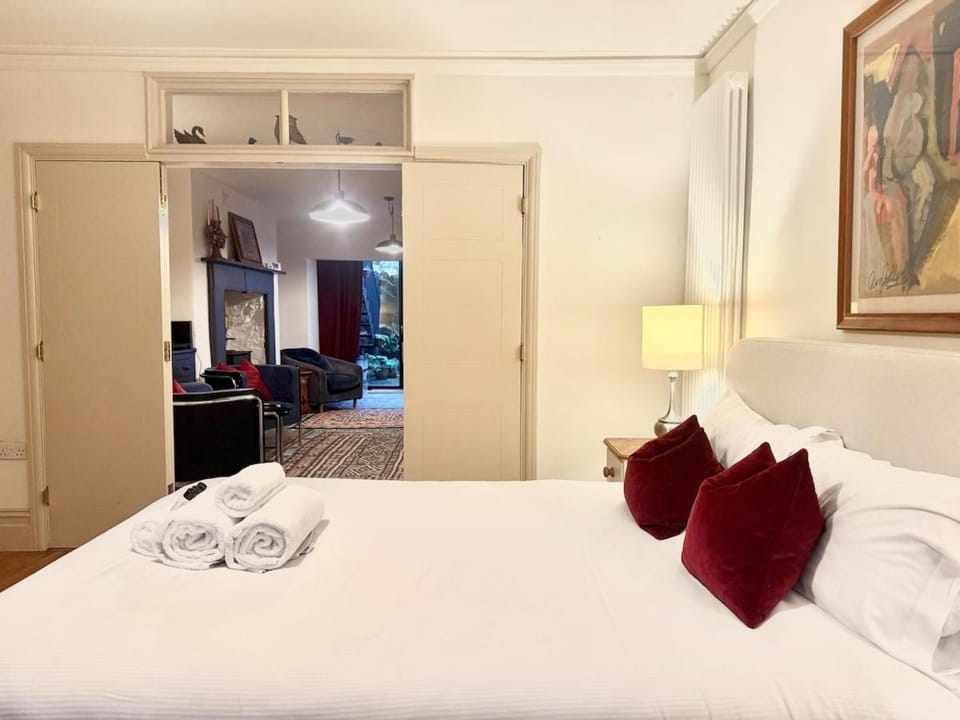 Samuels Den - Unique 1 Bed with Brunel Heritage Apartment in Bristol