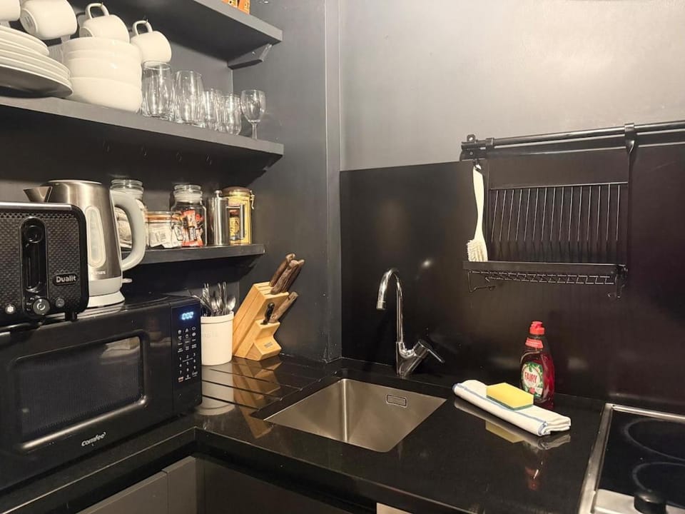 Samuels Den - Unique 1 Bed with Brunel Heritage Apartment in Bristol