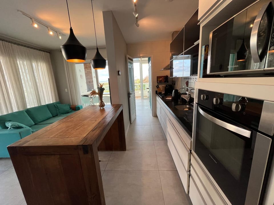 Kitchen or kitchenette, Living room, Seating area, Dining area, microwave, oven, stove