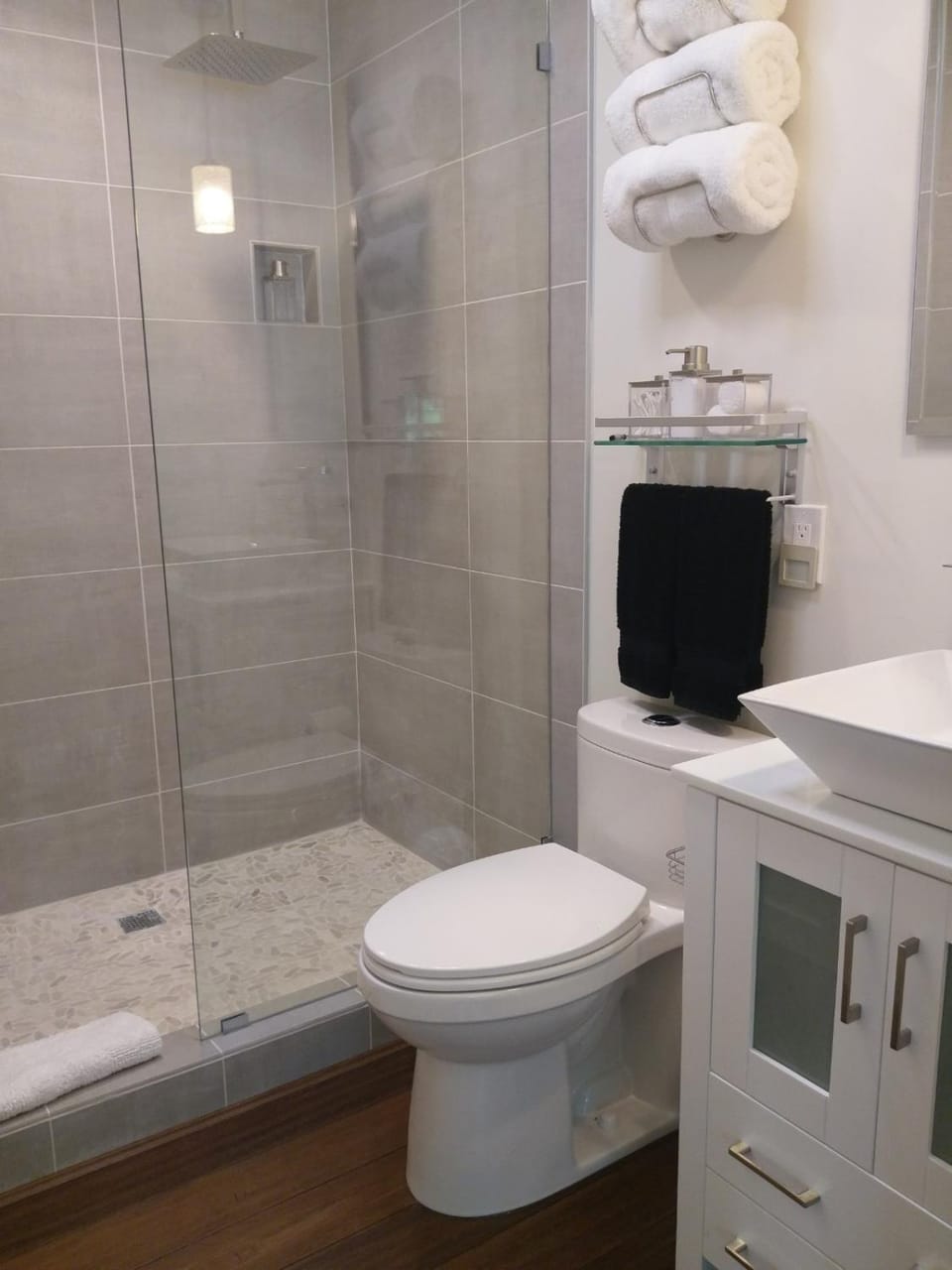 Shower, Toilet, Bathroom, towels