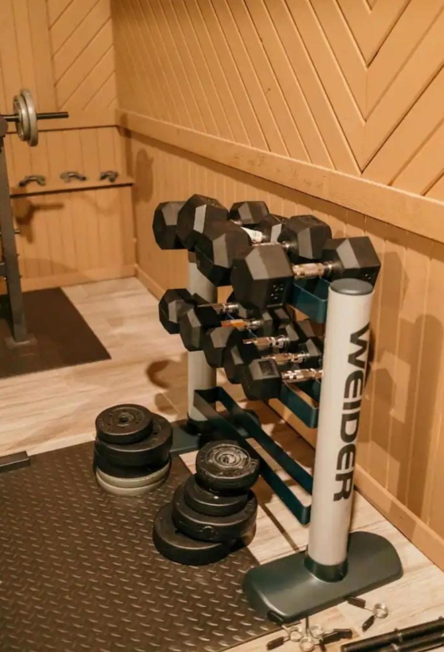 Couples Guesthouse, jacuzzi, sauna, pool Bed and Breakfast in Merrillville